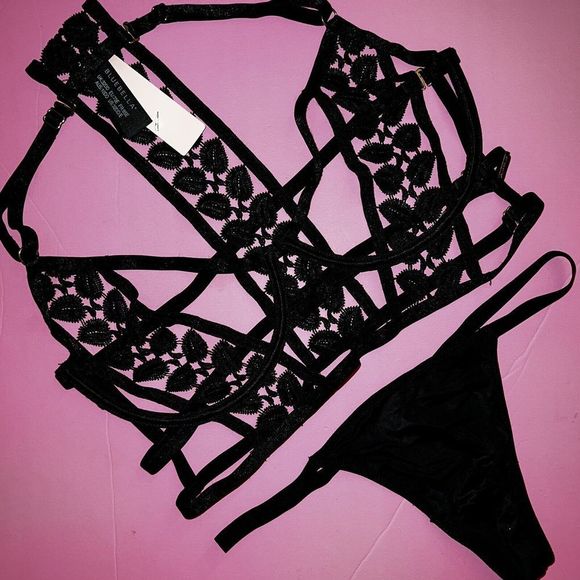 Victoria's Secret BLUEBELLA unlined 32DD BRA SET S thong STRAPPY applique BLACK - Picture 1 of 4